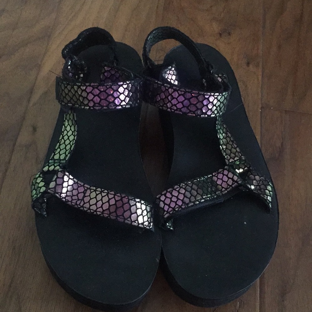 Metallic Teva Platform